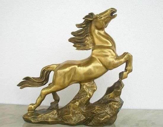 办公室|办公场所进门摆放什么招财 可以摆放铜马或旺财尺