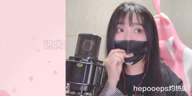 一条小团团|一条小团团直播时口罩意外脱落，素颜出镜真实颜值暴露无遗，竟意外撞脸萌面酥