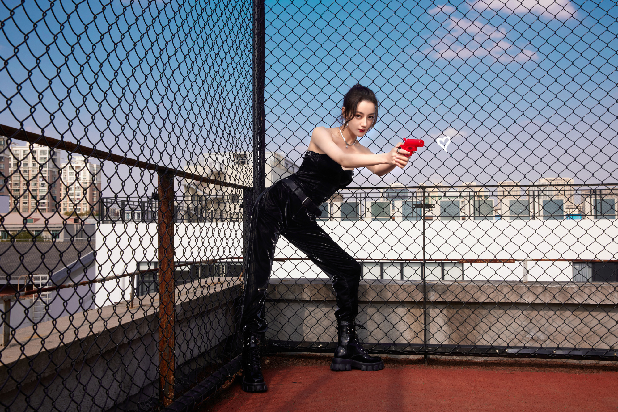 赵本山|迪丽热巴抹胸大片绝了！果然“御姐风”更适合她，粉丝：老公好帅