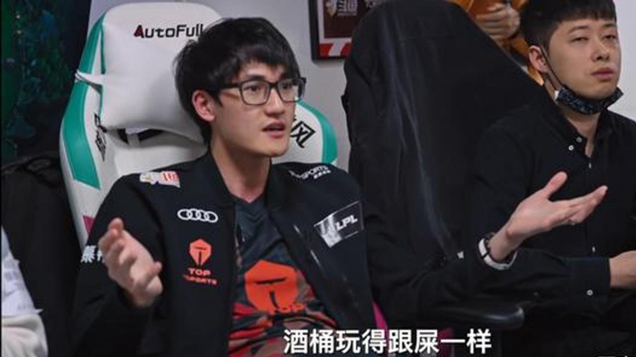 酒桶|LOL: 哥偶遇卡萨玩酒桶，全程无作用2-7躺赢