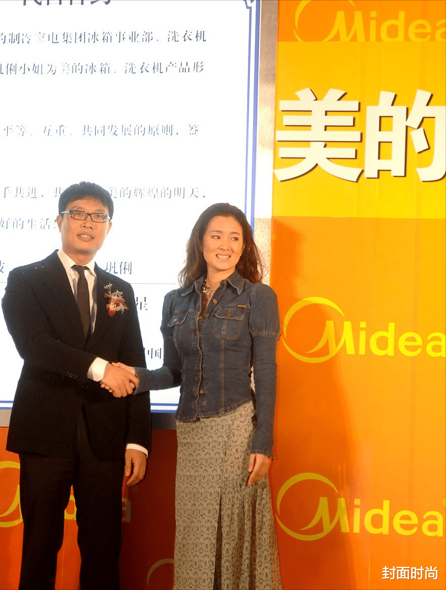 南瓜 20多年前的巩俐也挺摩登,短发样子挺罕见,牛仔夹克穿得潇洒帅气