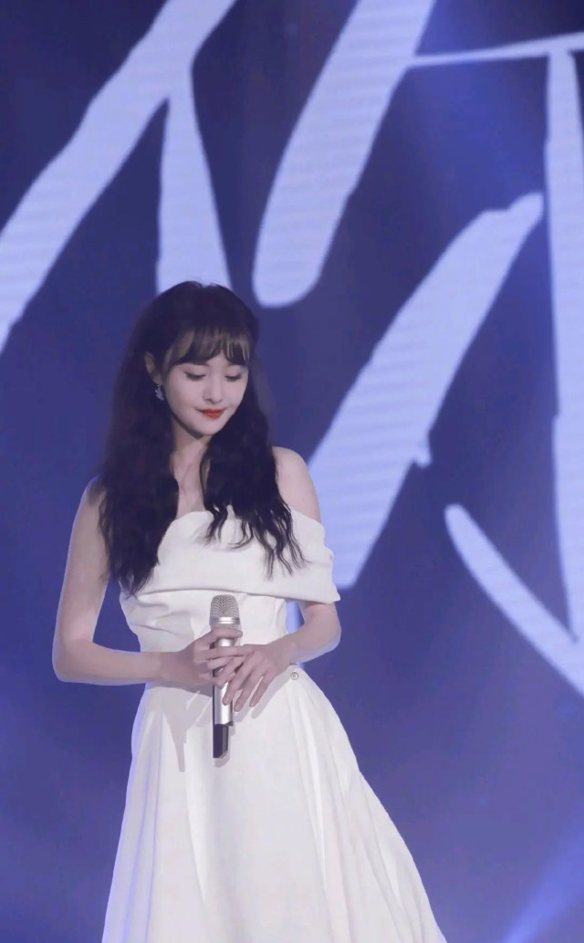 郑爽|郑爽换头像，网友直呼跟她文字一样看不懂，懂郑爽只有马天宇？