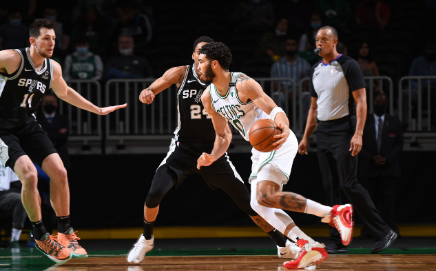 马刺队|狂轰60+8+5，35分大逆转！塔图姆打疯了，马刺输球还有坏消息