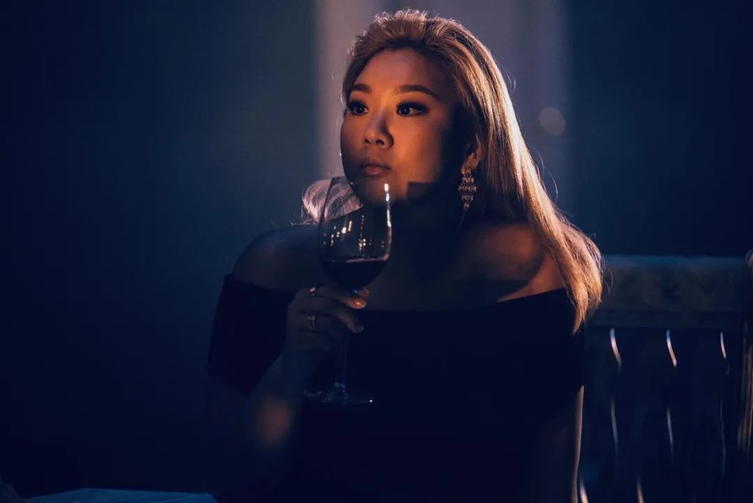 郑欣宜|身材焦虑、观众投诉、无人看好……在嘘声中长大的星二代，终于成为歌后