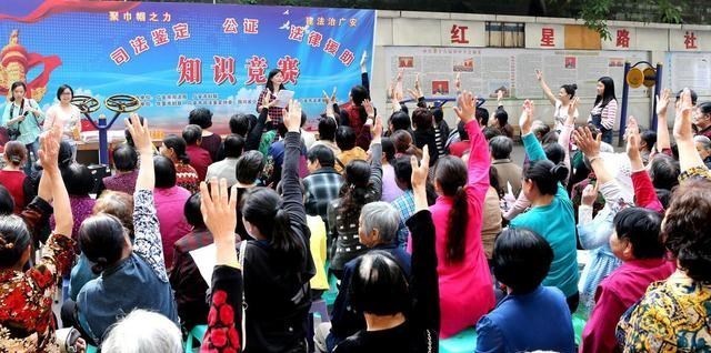 萌听小c姐|各地社区开始正式招聘，五险一金包餐，看看你符合条件吗？
