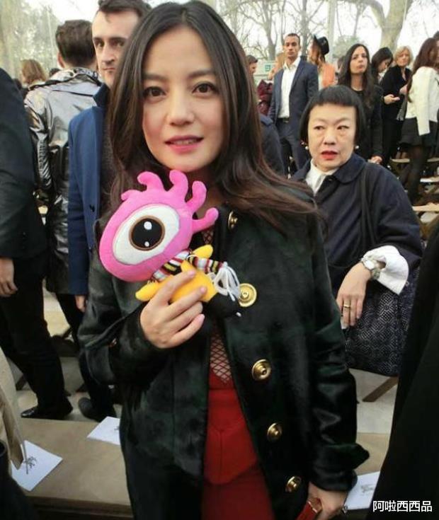 金喜善|当43岁金喜善遇上44岁赵薇，网友：这就是玻尿酸脸和天然脸的差别