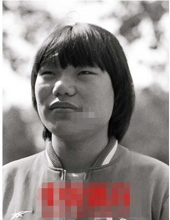 郑海霞|53岁女篮巨人郑海霞近况：双腿变形无子女陪伴，丈夫已不见踪影