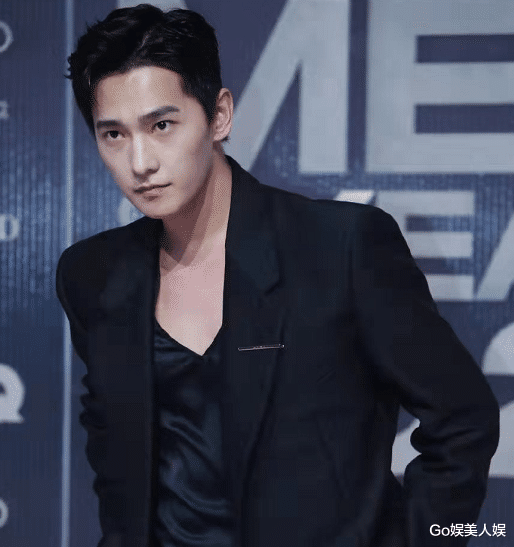 龚俊|GQ盛典男明星红毯造型：蔡徐坤帅气，邓伦胸前带壁虎，龚俊优雅