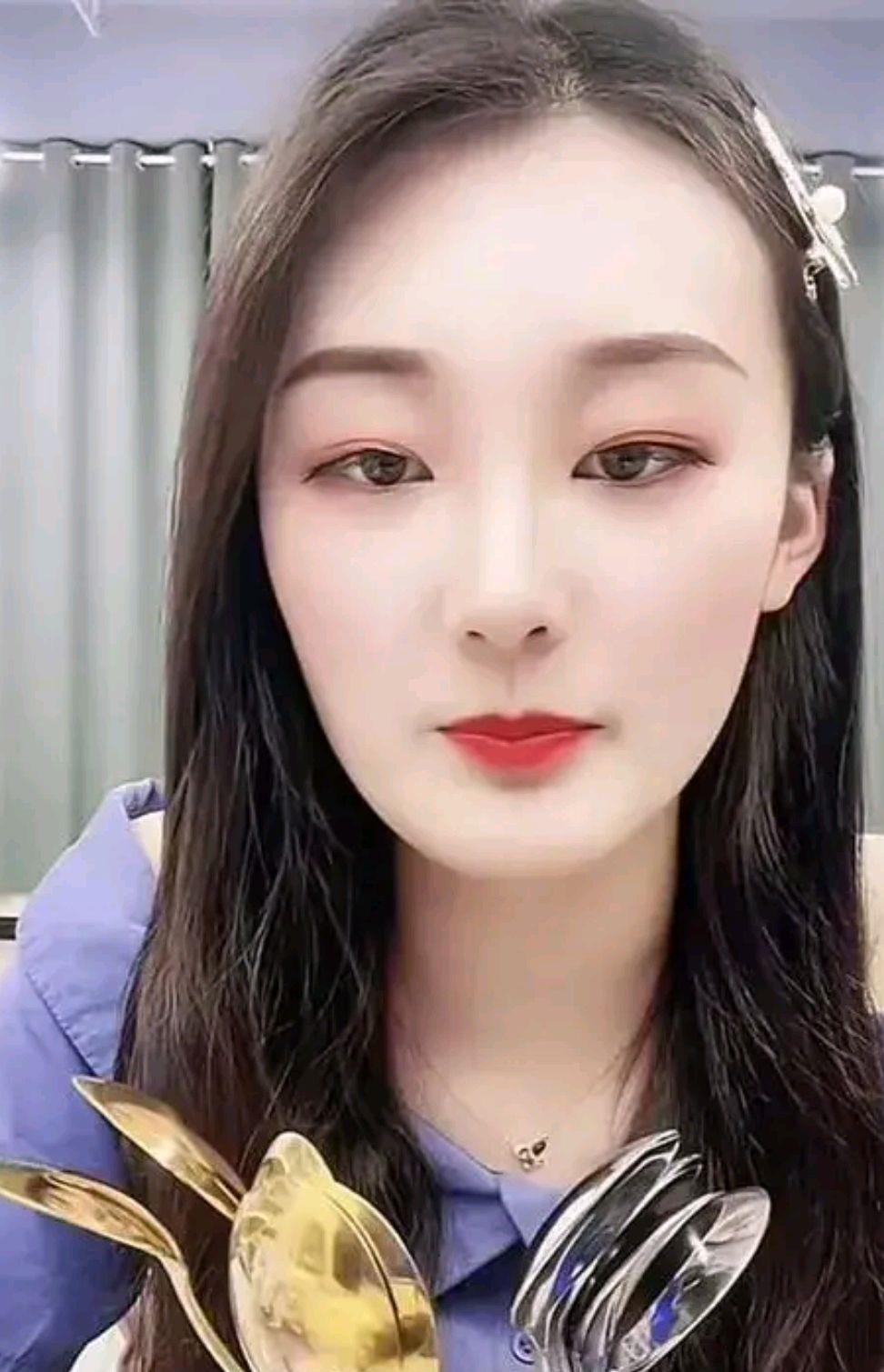 赵丽颖|朱小伟现身反击成功？陈亚男直播间被封无缘双十二，卖货挣钱受阻