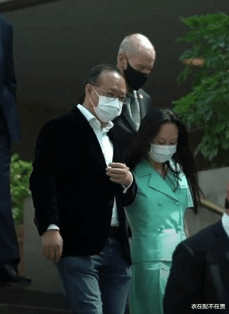 衣在配不在贵|孟晚舟真自信,穿薄荷绿套装虽然不衬肤色,但难掩优雅高贵的气质