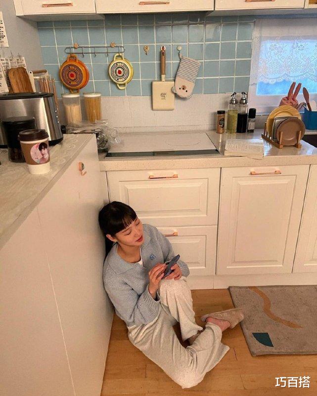 金高银|金高银真接地气！坐着、蹲着、躺着都敢入镜，没有一点明星架子