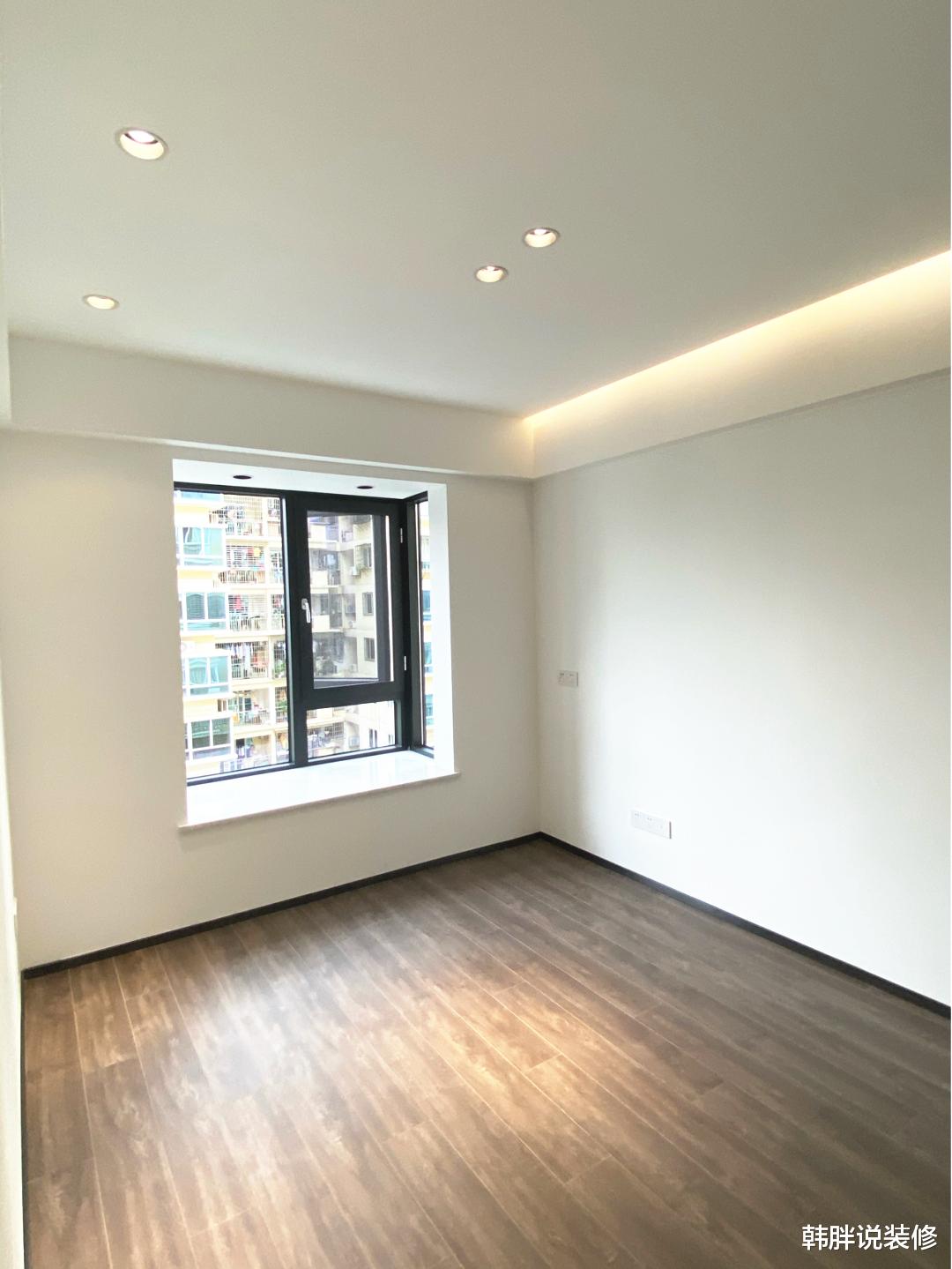 韩胖说装修 130㎡新房硬装刚结束,还没家具和软装,进门就是客厅真少见