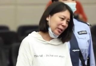 劳荣枝 庭审现场还在表演，手染七条人命，劳荣芝凭什么认为自己无辜？