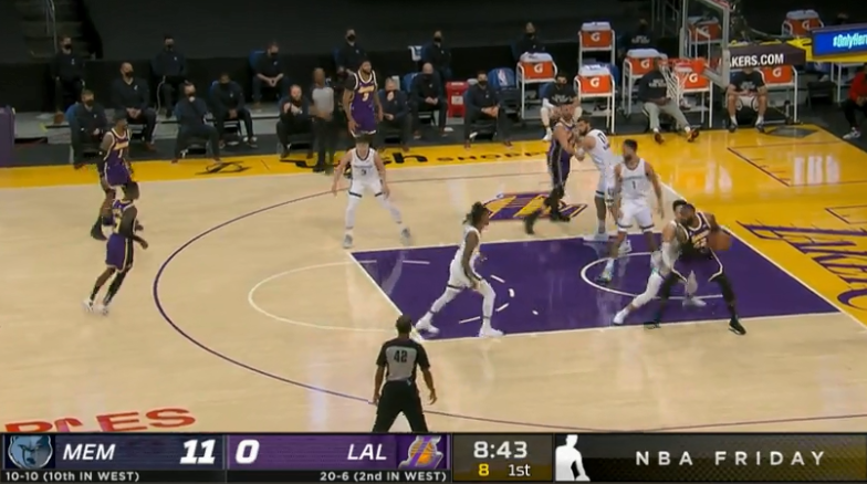 湖人队|湖人为何开局会被灰熊打成2-20？詹姆斯无奈的表情给出答案