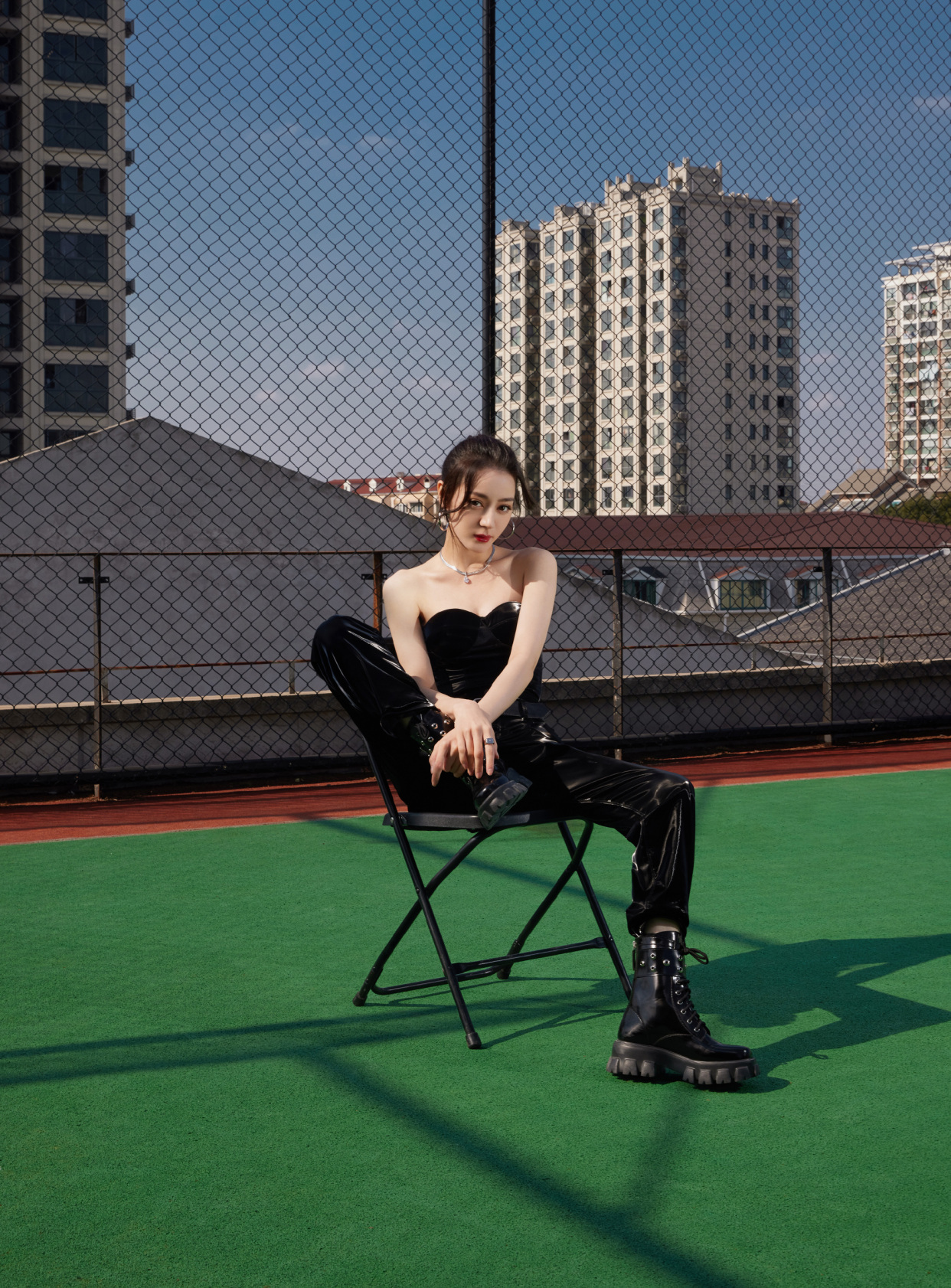 赵本山|迪丽热巴抹胸大片绝了！果然“御姐风”更适合她，粉丝：老公好帅