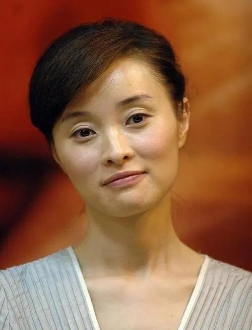 周冬雨|5位“因丑出名”的女星,周冬雨还能看,最后一位就过分了