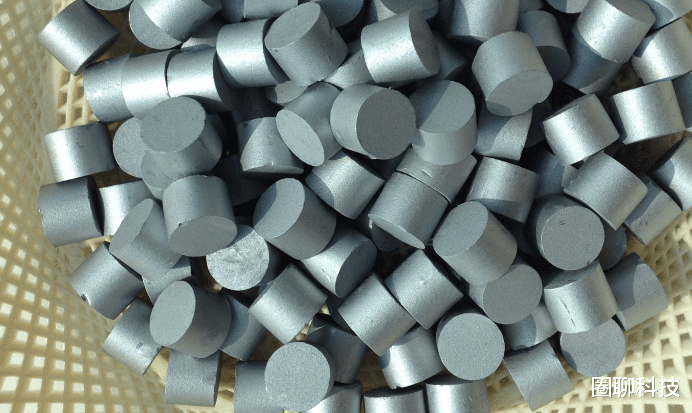 芯片 比芯片、稀土还重要的资源,全球储量2453万吨,我国年产不过2吨