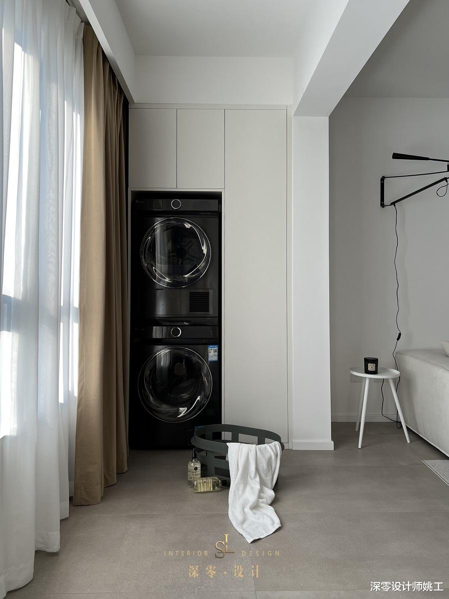 看他们清爽舒适的118㎡，厨房隔断半墙延伸吧台做餐桌，就餐的氛围就来了