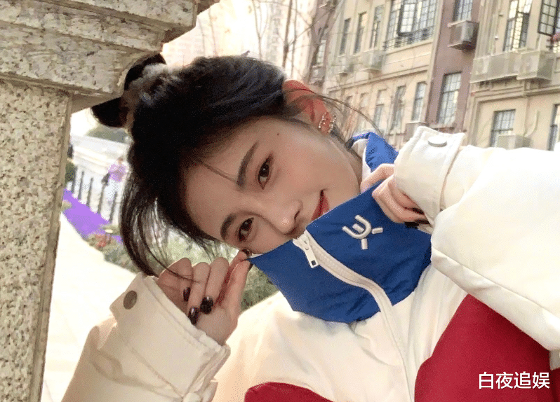 鞠婧祎|27岁鞠婧祎晒美照，半永久妆容挂脸上，发量也终于正常了一回