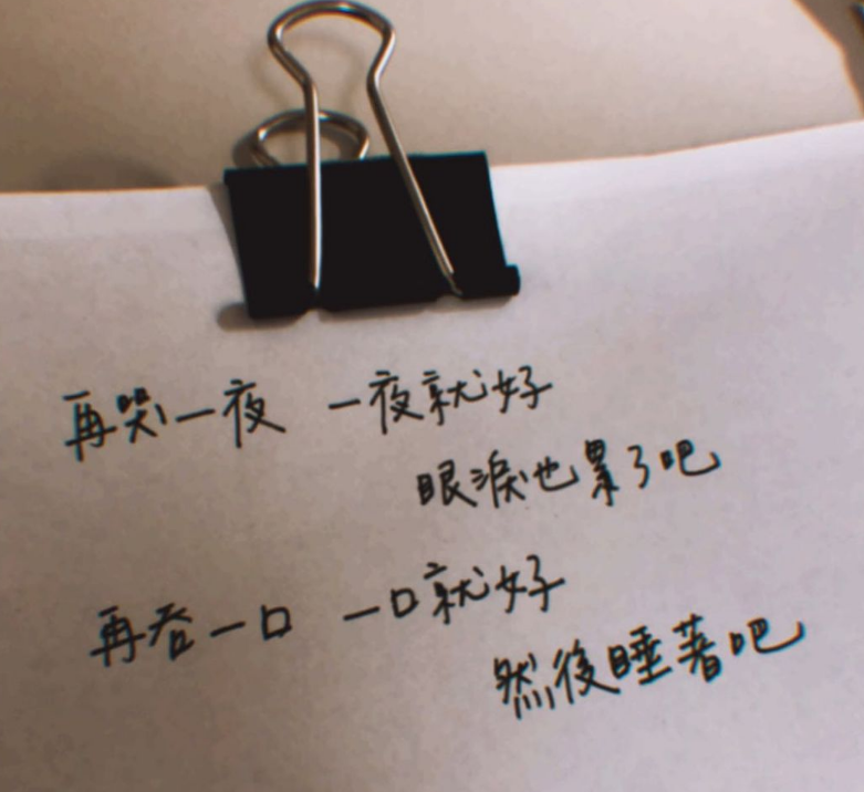 26岁乐手蔡忆凡自杀,父亲被搀扶前往殡仪馆,看不到女儿失声痛哭