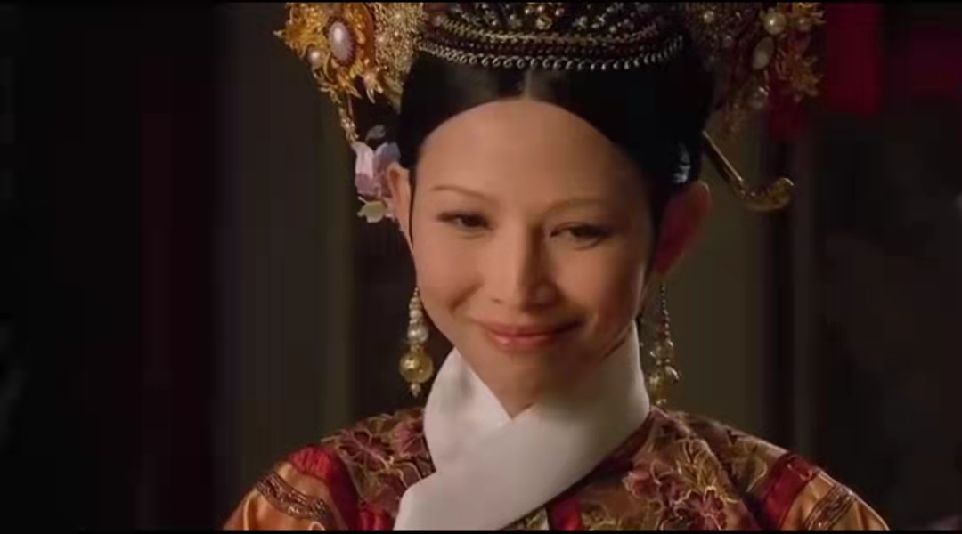 甄嬛传|《甄嬛传》皇上两次赐甄嬛封号，皇后为何前一次暗喜后一次忧心？