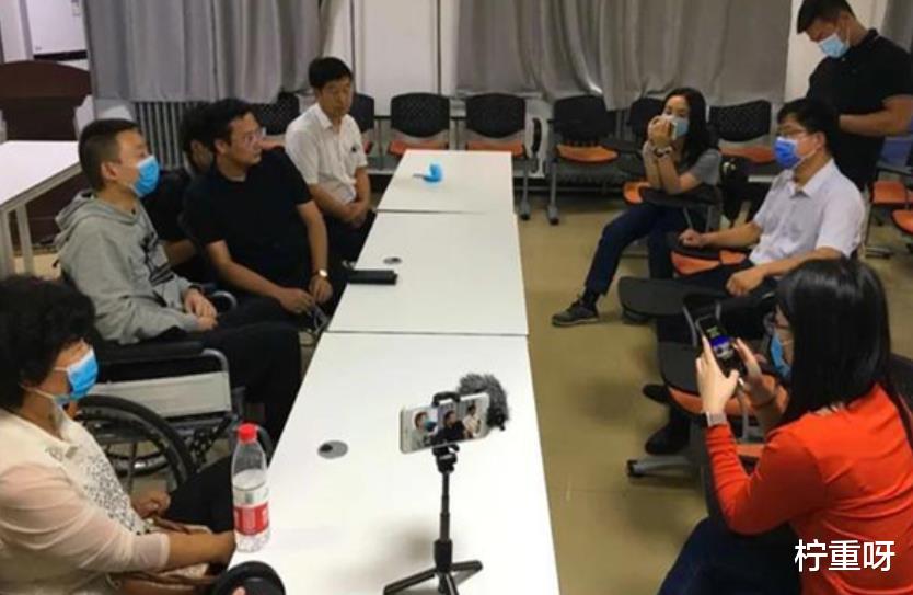柠重呀 被修改病历还未曝光时，神秘人证实偷换，杜新枝的种种行为太反常