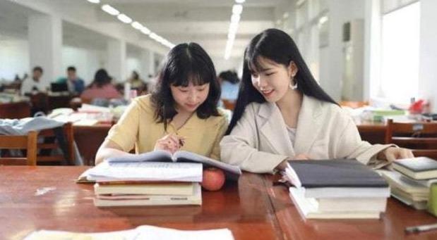 大学生|“985毕业的我成了高学历穷人”，名校高才生的吐槽，其实很现实