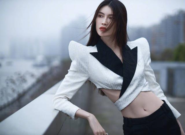 何穗|何穗陈伟霆恋情被却不被祝福，女方被疑插足刘雯恋情，过往情史该查查了