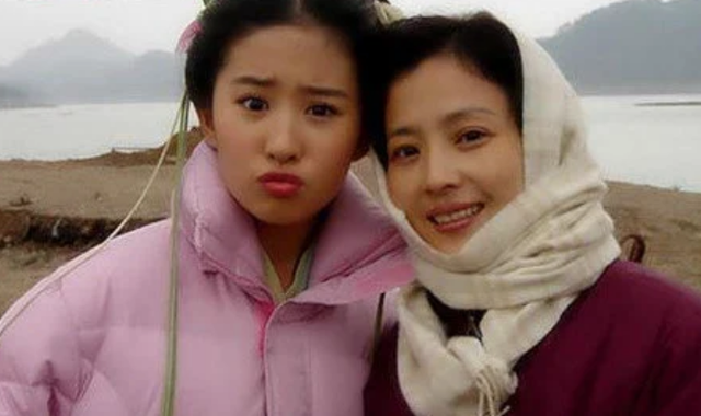 王雷|王雷母亲上节目，太年轻让主持人当场愣住，王爸救场：这是他亲妈