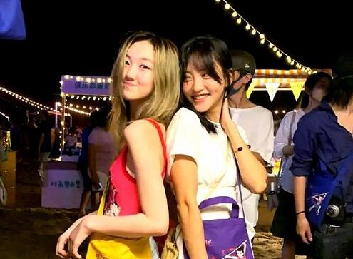 李嫣|李嫣疑不满闺蜜聚会遭曝光，放大正面照怼人，意外曝光唇部手术痕迹