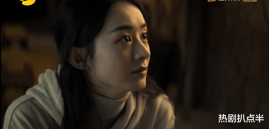 赵丽颖|赵丽颖演技又被吐槽？演农民刨地有气无力，其实细节都在她的手上