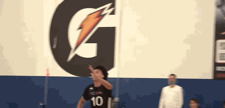 刘易斯|炸裂！16岁拿百万年薪！全美第一年轻职业球员！他未来也能打NBA