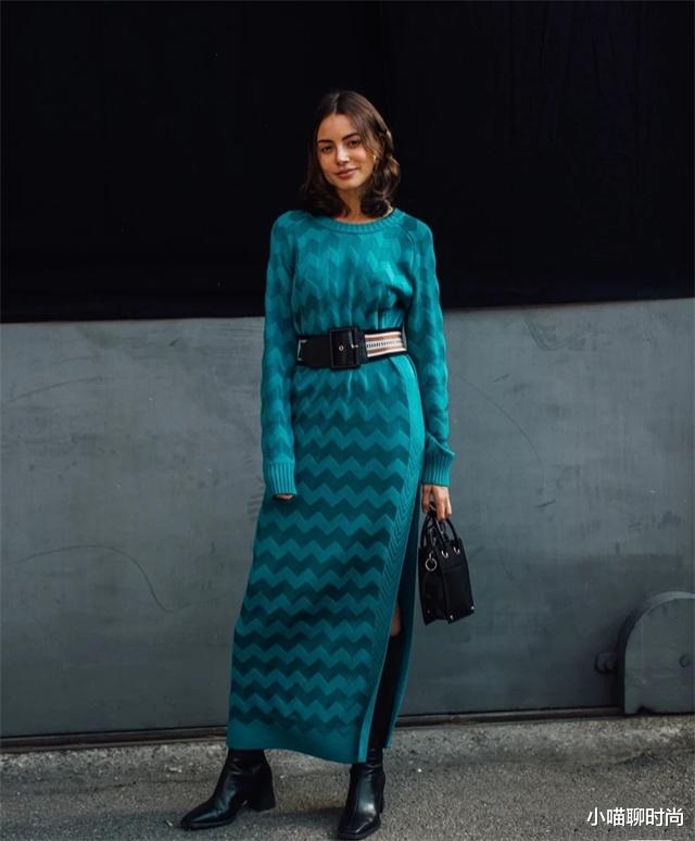 小喵聊时尚 40岁左右的女人，衣服尽量不要穿驼色和灰色，其实这些更气质显白