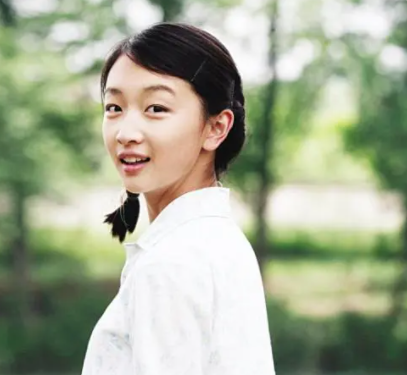 刘亦菲|周冬雨：跟妈妈改嫁后，继父把她当亲生女儿，遇到他是我的幸运