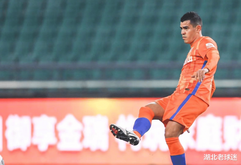 山東泰山|恭喜！前武漢三鎮(zhèn)隊(duì)后衛(wèi)喜獲另類三冠王，有望和山東泰山簽下長約