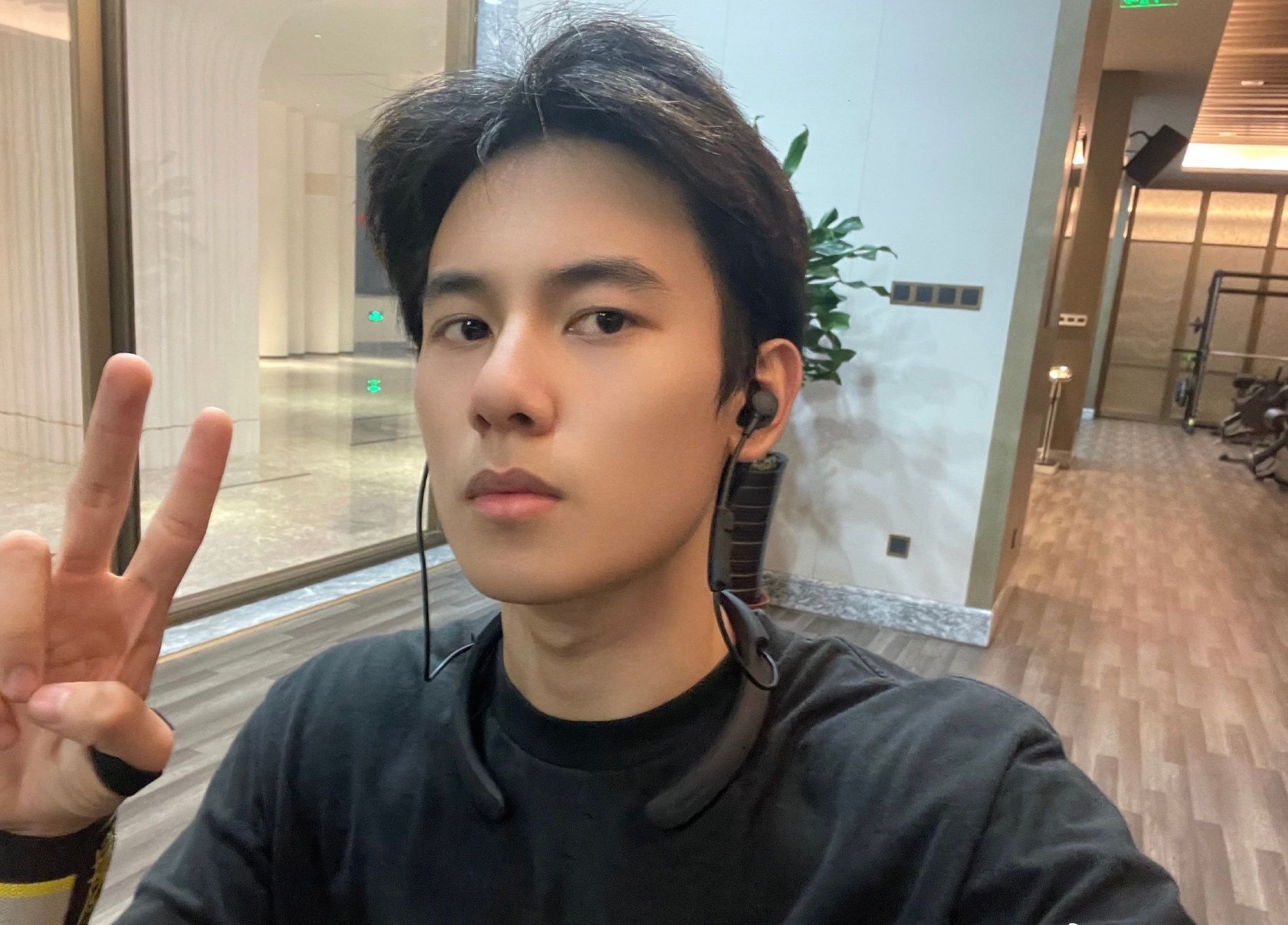 吴昕|21岁胡先煦瘦身成功，五官精致撞脸宋威龙，果然帅哥都是胖着玩