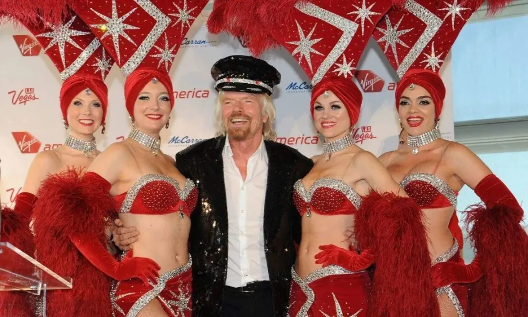 太空 这个疯狂的70岁百亿富豪，昨晚登上太空！谁能想到，他小时候被同学公认为“白痴”呢