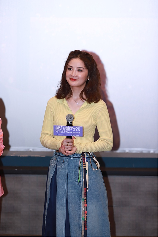 lisa|阿sa真是胖脸不胖身子，穿修身衣还有线条感，看着又美又可爱