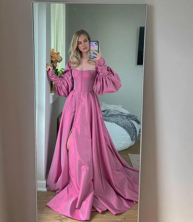 明星素颜|21岁金发女化身迪斯尼公主吸粉百万,天使级素颜脸孔被封人间芭比