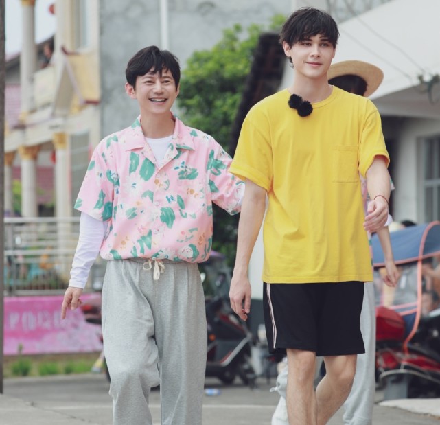 c位|史上最糊男团INTO1他们还能走多远，刘宇资源竟然不如队员？最惨C位