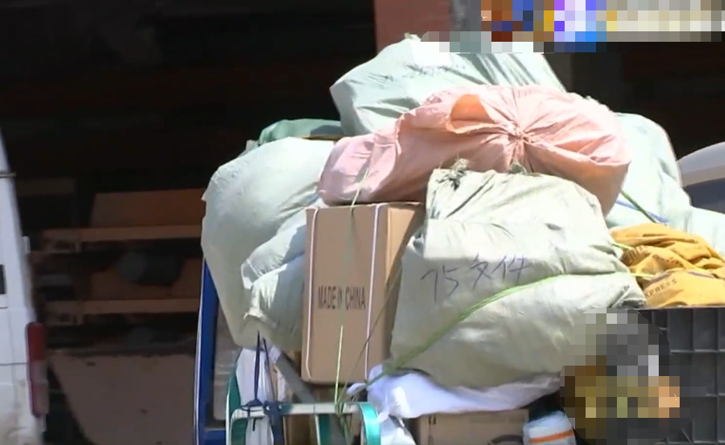 视野新闻周刊 杭州男子因要求快递员送货上门,遭其殴打辱骂,并叫嚣:祝你全家死光