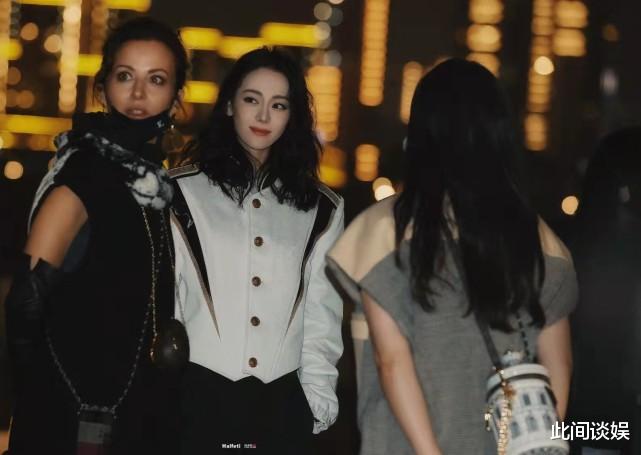 lv|LV大秀女艺人造型：刘亦菲热巴穿同款靴子，杨超越欧阳娜娜走甜美风