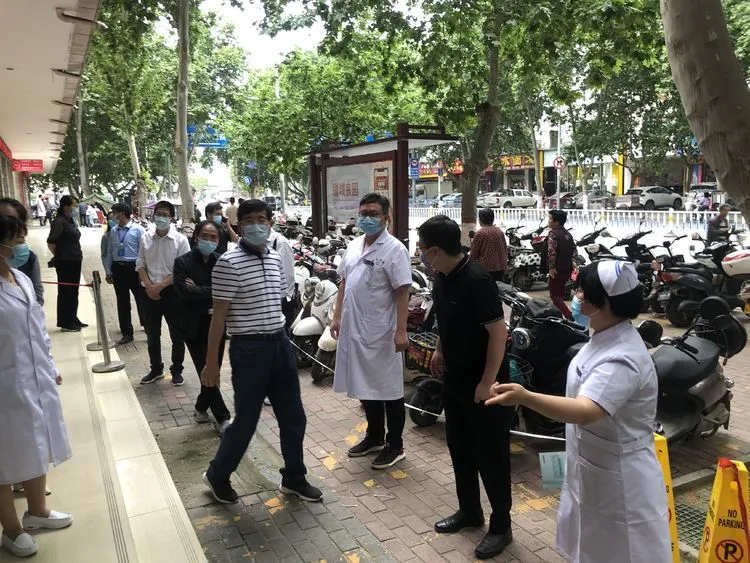 乡村故事 省督导组到卧龙医院督导检查新冠肺炎疫情防控及新冠疫苗接种工作