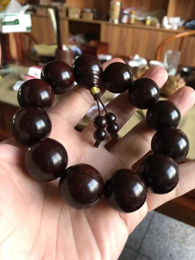 文玩|小叶紫檀很难玩吗？“6盘5不宜”，概括了小叶紫檀的盘玩和保养！