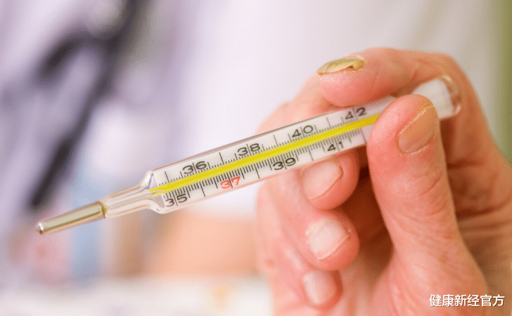 健康新经官方 35岁男子滴酒不沾，确诊肝癌，医生：2个伤肝行为，很多人都改不掉