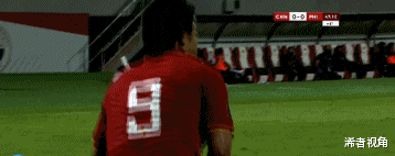 埃尔克森|凌晨2点！亚洲足坛再现争议判罚：中国足球遭重创，球迷骂声一片