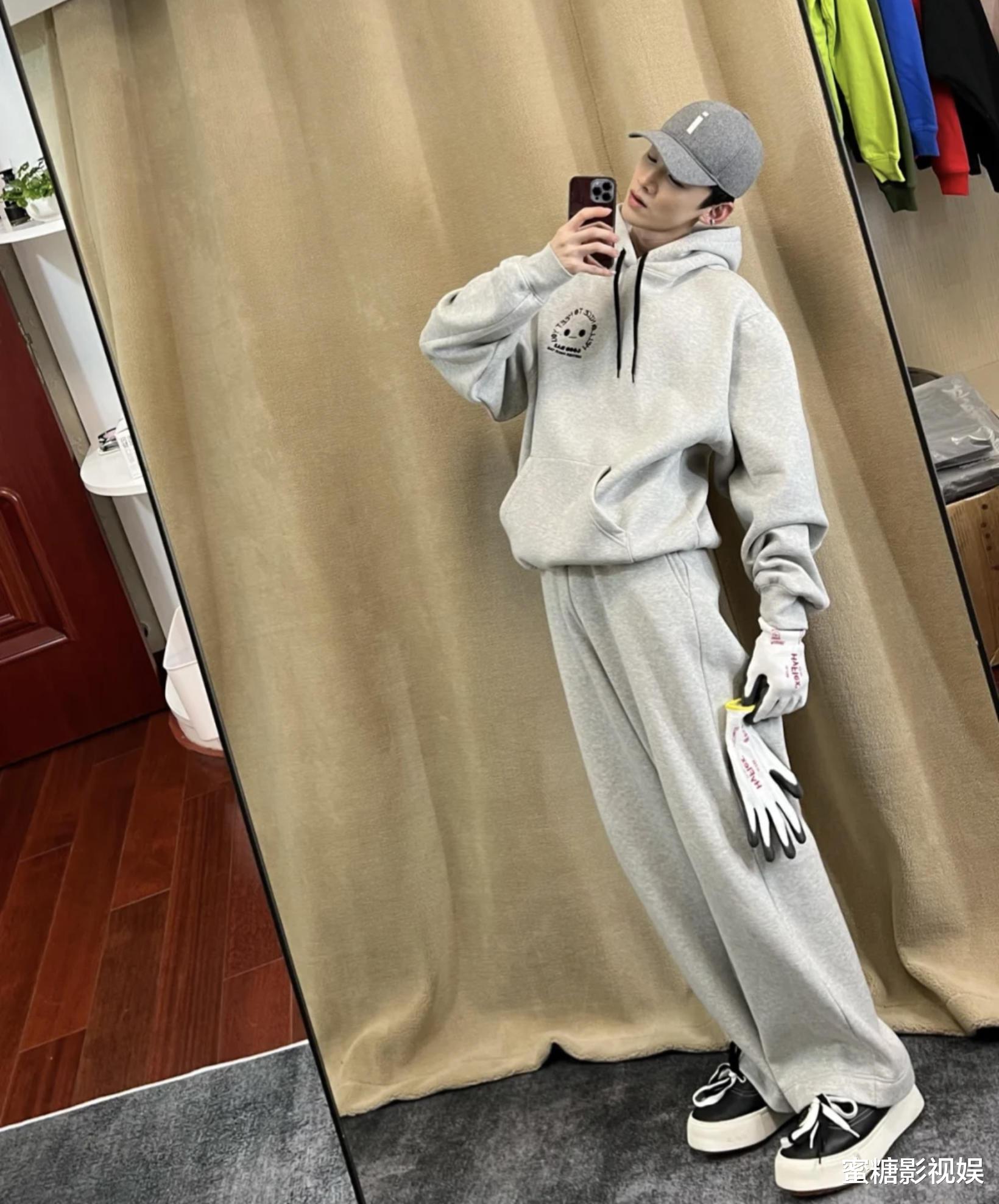 白敬亭|白敬亭发了啥，竟喜提小头爸爸的绰号？为了副业太拼了