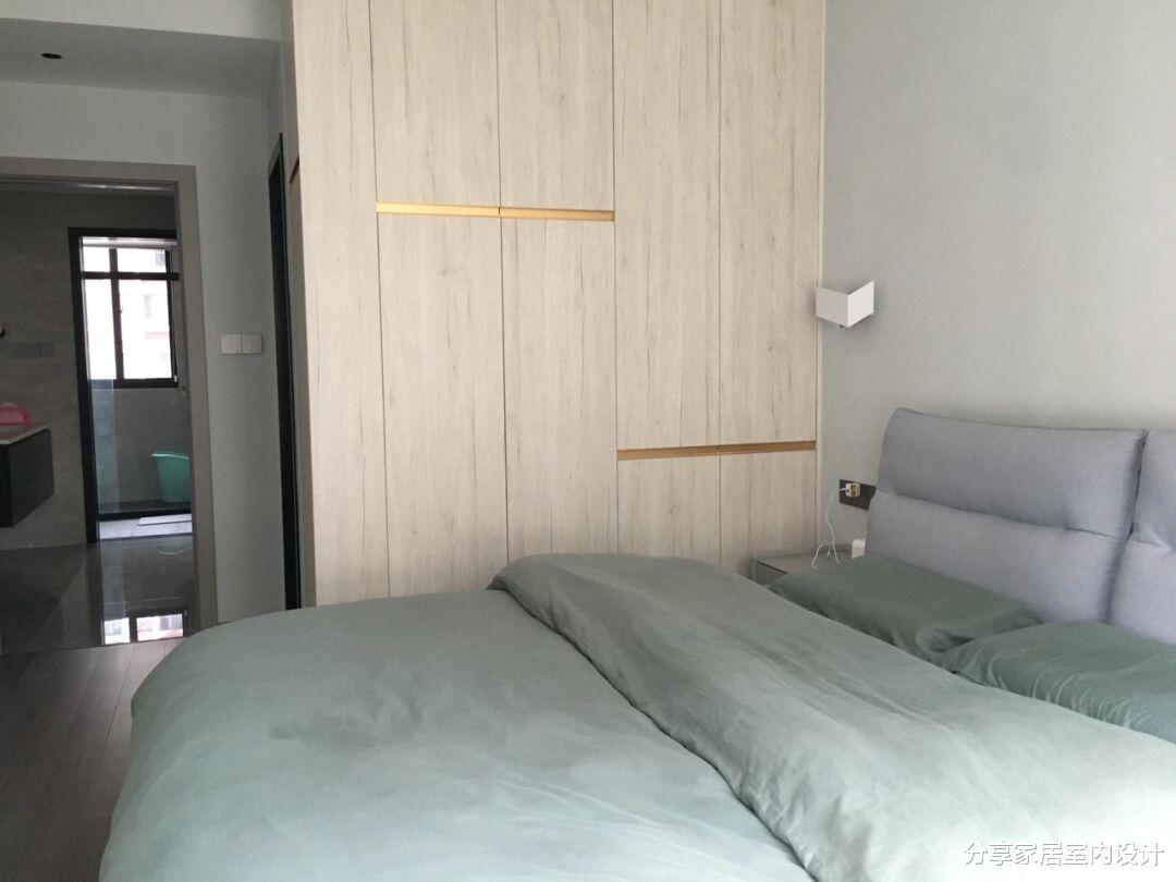 她家首套新房，全屋装修非常简单，三代同堂生活在一起很幸福！