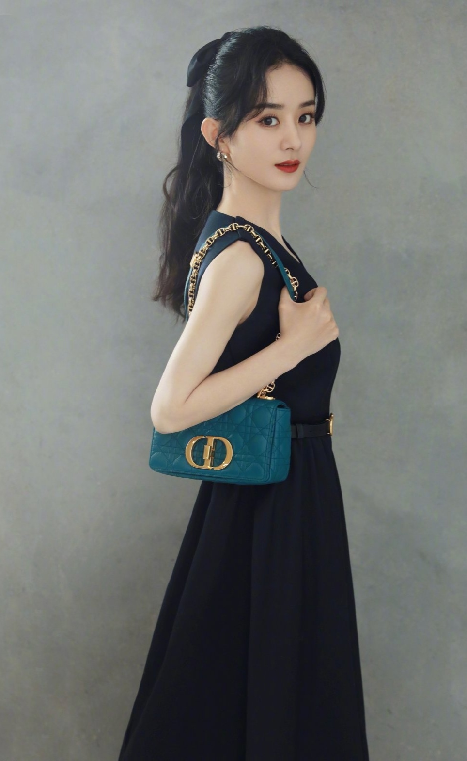 王子文|赵丽颖有多爱“雕牌绑带鞋”？穿3年不舍得换，只因小脚鞋太难找