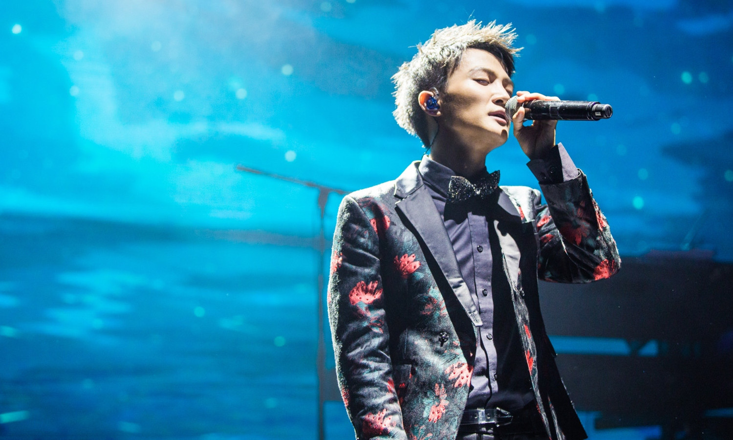 周深|究竟什么才是被抵制的“娘炮”审美？周深为什么不算？